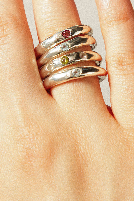 HUG RING WITH 3 STONES